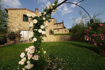 Vacation Rental for 15 Guests in Montepulciano, Siena Province, Picture 1