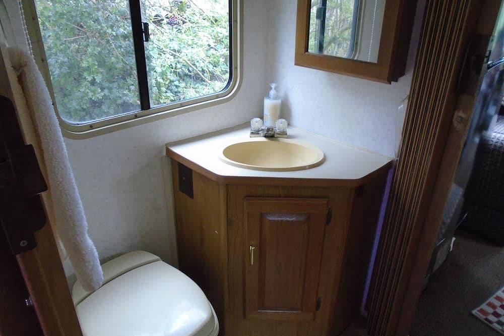 Classic 80,s american winnebago camper with hot tub in North Yorkshire