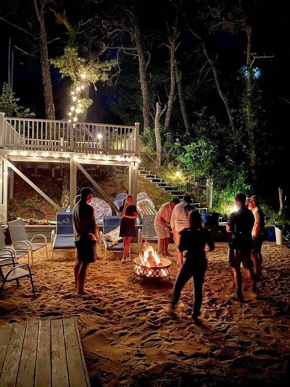 Haus am Wasser mit eigenem Strand am See! in Harwich, Cape Cod