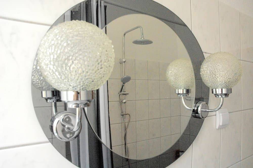 Ganze Wohnung, Klassik Design-Luxus-Apartment, Boxspringbett, fast Wlan, Garten, beste Lage in Gera, Ostthüringen