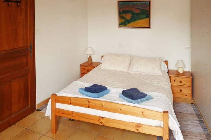 Gîte pour 4 personnes, avec terrasse et piscine dans Place aux Herbes - 3