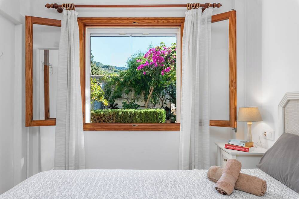 Apartamento entero, Apartment Bougainvillea in Puerto de Sóller, Sóller