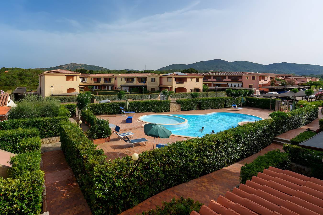 Casa vacanze 'Dattero' con vista sulle montagne, piscina, terrazza e aria condizionata in Murta Maria, Gallura