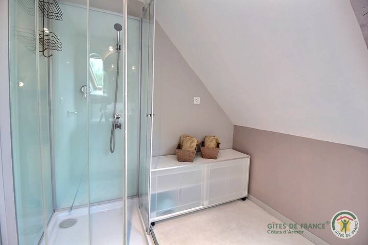 Gîte pour 6 personnes, avec jardin et terrasse à Langoat - 2