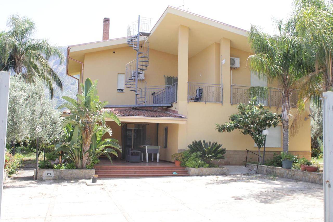 Villa Giù, indipendent villa near airport and sea in Cinisi, Provincia di Palermo