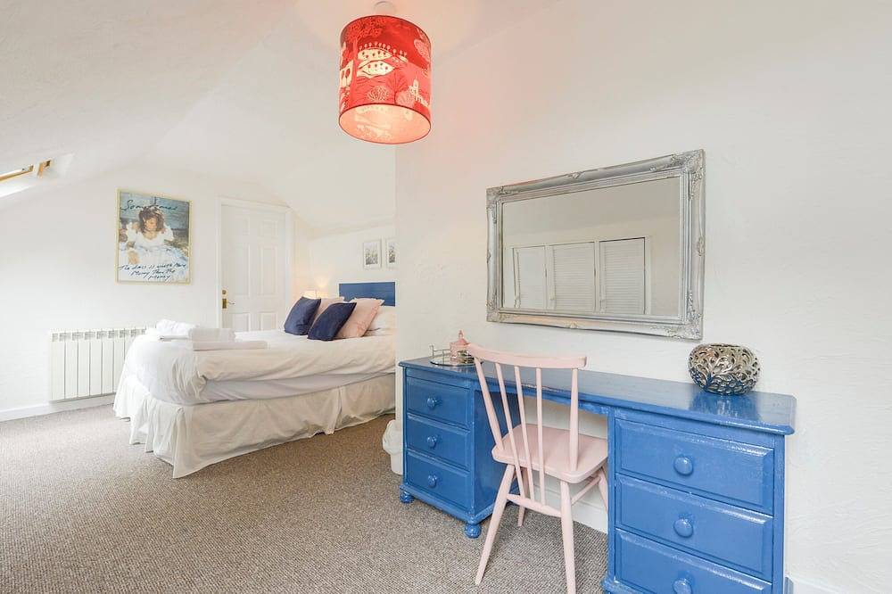 Blue Seas, pet friendly, country holiday cottage in St Mawes in St Mawes, England