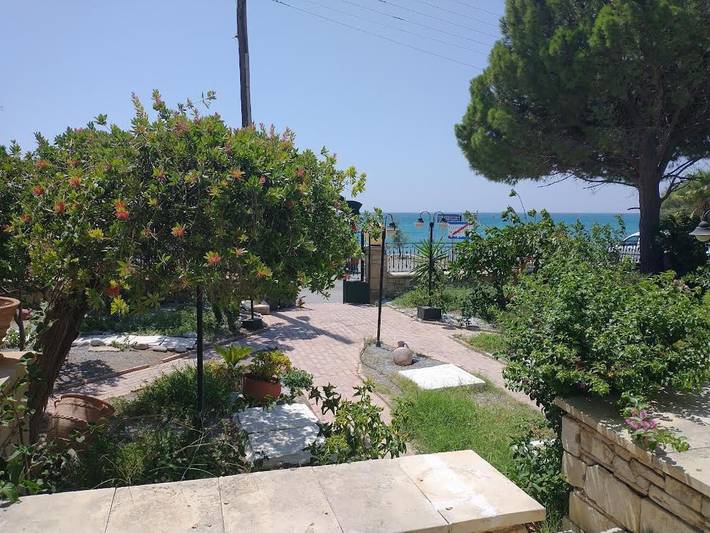 Location de vacances pour 4 personnes, avec terrasse ainsi que vue et jardin, animaux acceptés dans Keratokambos - 3