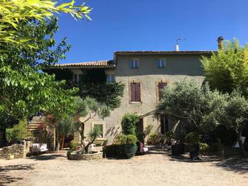 Chambre d’hôte pour 2 personnes, avec vue ainsi que jardin et piscine, animaux acceptés à Violès