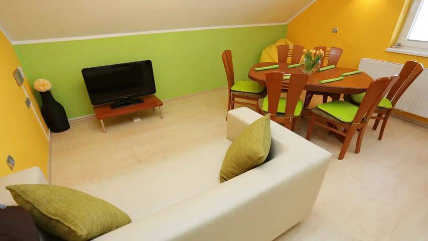 Ferienwohnung für 6 Personen, mit Terrasse und Garten sowie Sauna