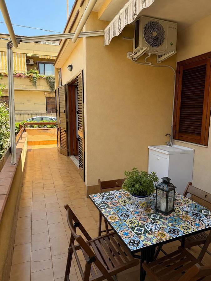 Casa vacanza per 4 persone, con balcone a Sant'Anna (Catane)