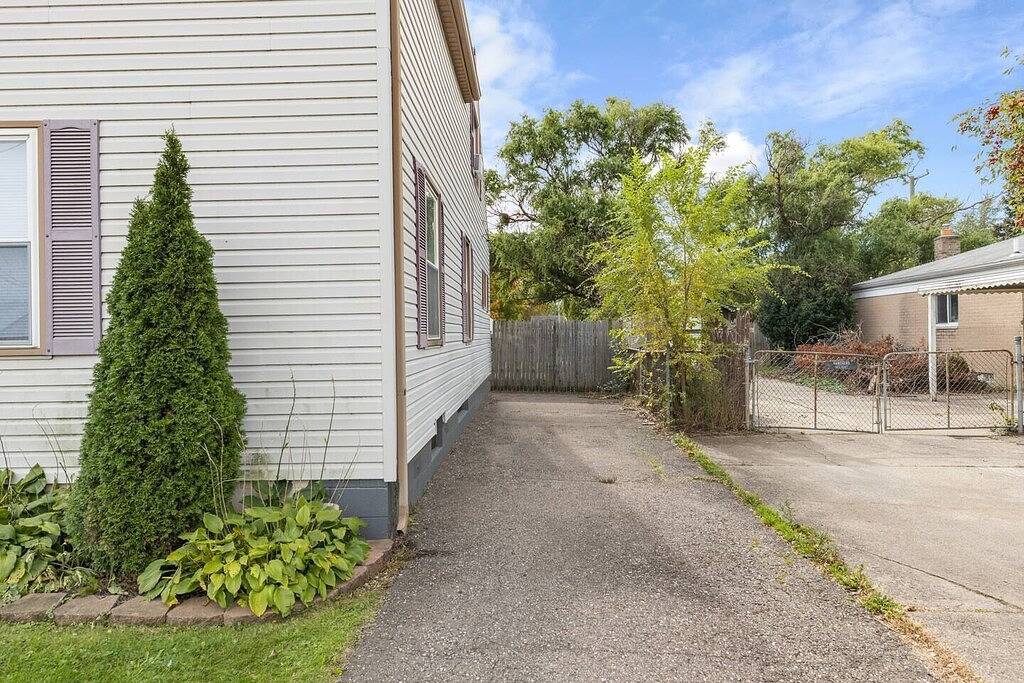 Ganze Wohnung, Prime Location! 2Br, King Bed w/ Laundry in Macomb County