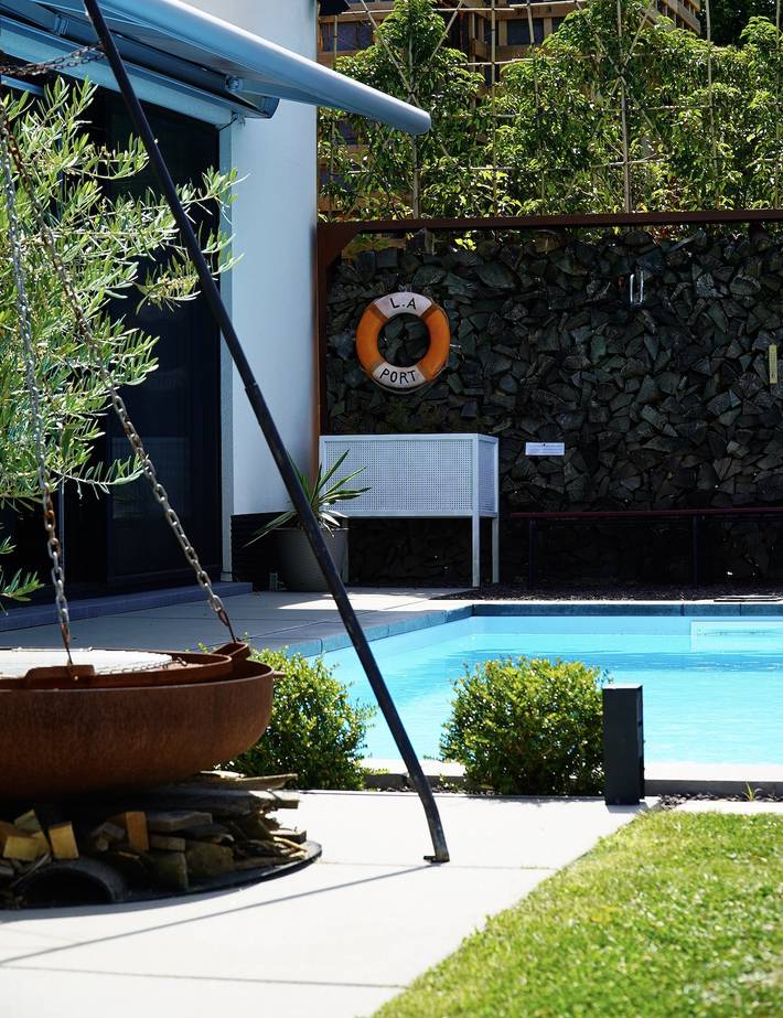 Gîte pour 7 personnes, avec piscine ainsi que jardin et terrasse