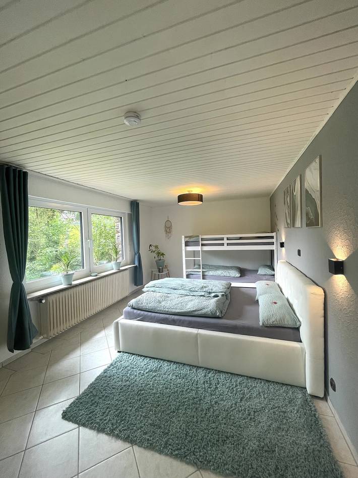 Geheel appartement, Appartement 'Talblick Chalet Blankenheim' met privé terras, privé tuin en Wi-Fi in Blankenheim, Naturpark Hohes Venn-Eifel