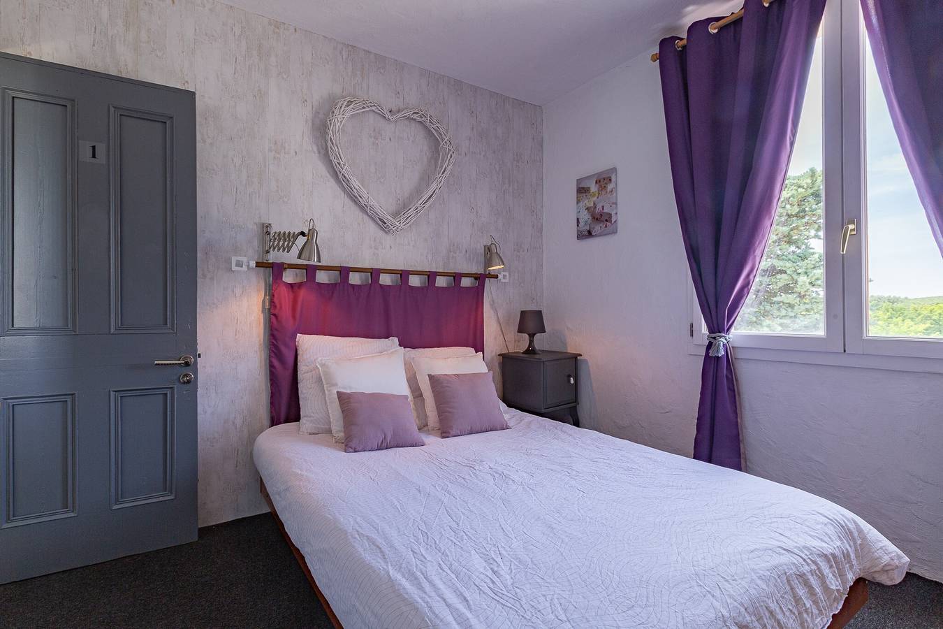 Chambre « Les Nougats » avec terrasse privée, jardin partagé et Wi-Fi in Portes-en-Valdaine, Région de nyons
