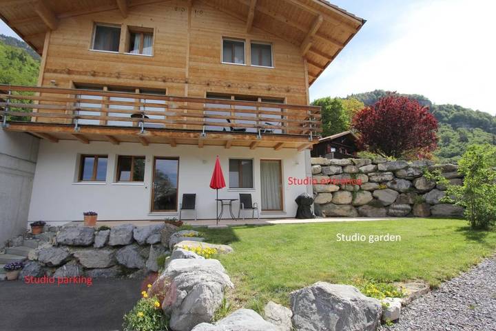 Gîte pour 2 personnes, avec vue ainsi que terrasse et jardin, animaux acceptés à Brienzwiler - 2