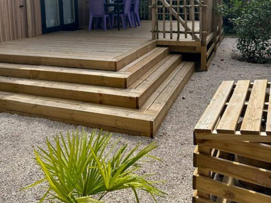 Flower Camping De la Plage - Mobile home 4 persons - Premium 30m² 2 bedrooms + semi-covered terrace 24m² - Tv - Air conditioning 4 pers in Saint-Cirq-Lapopie, Causses du Quercy Regional Nature Park