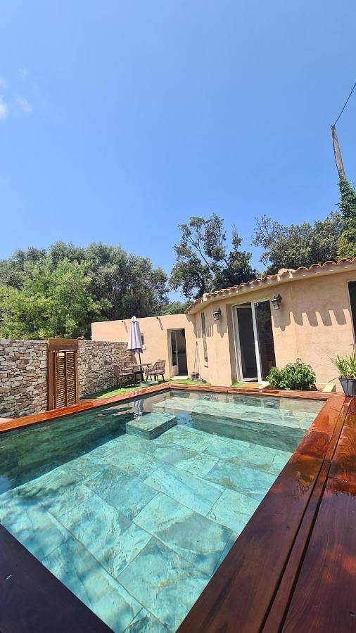 Parc de vacances pour 4 personnes, avec Terrasse ainsi que Jardin et Piscine en Corse-du-Sud - 3