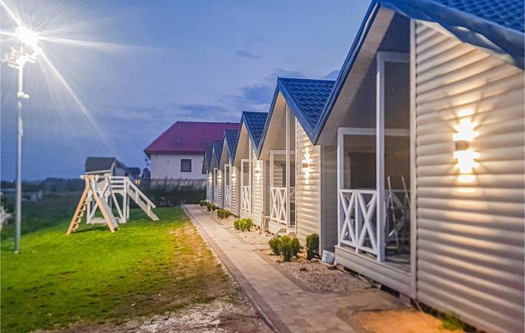 Ferienhaus für 6 Personen mit Terrasse in Jarosławiec, Powiat Sławieński