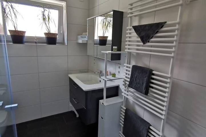 Ganze Wohnung, Fewo \"Am Dock\" - Appartement/Fewo, Bad, Wc, 2 Schlafräume in Apen, Ammerland