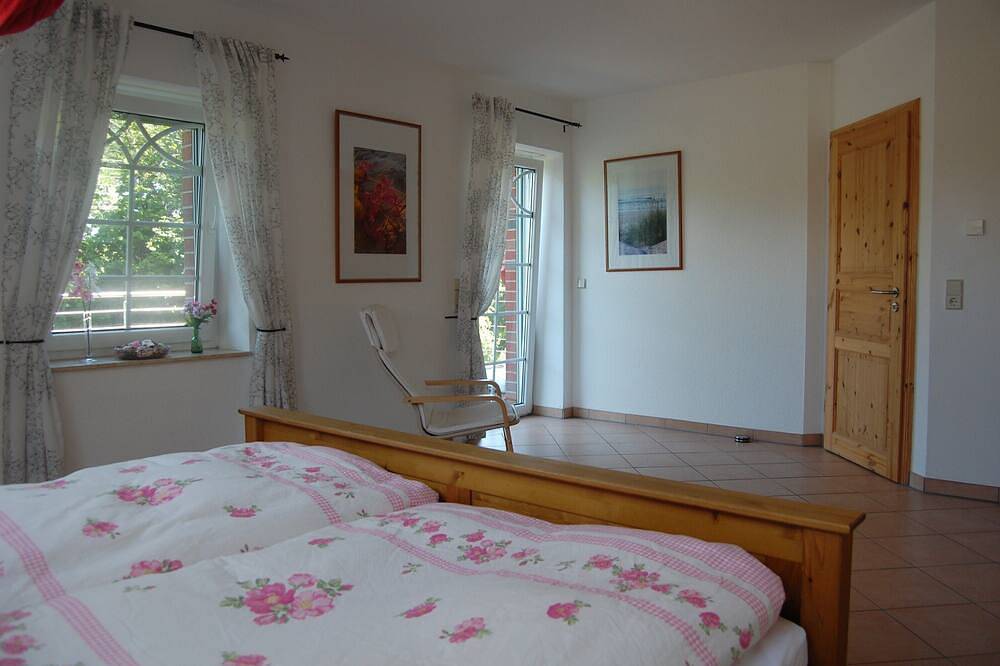 Apartamento entero, High-quality vacation apartment (2) on the north beach for 4 pers. with Wlan, 60 m²-from 29 €pt in Putgarten, Rügen