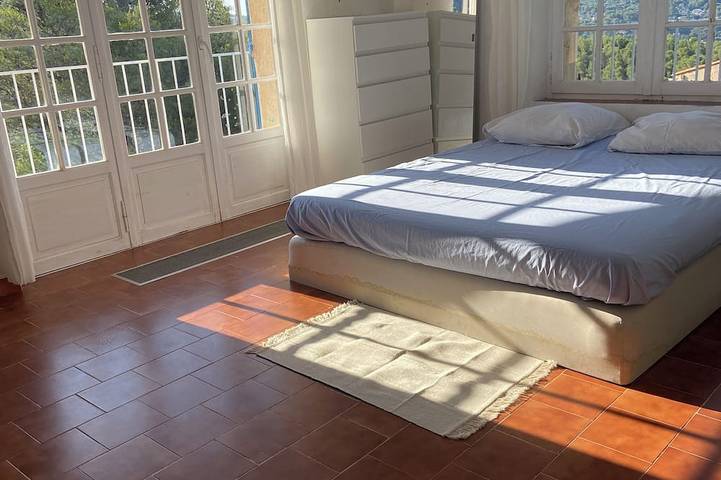 Location de vacances pour 10 personnes, avec Balcon et Jardin à Le Revest-les-Eaux - 3