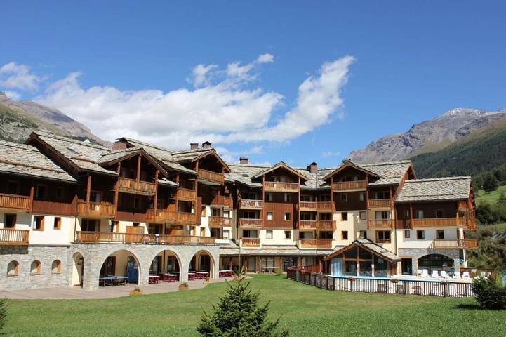 Appart’hôtel pour 8 personnes, avec sauna et jacuzzi ainsi que piscine et jardin