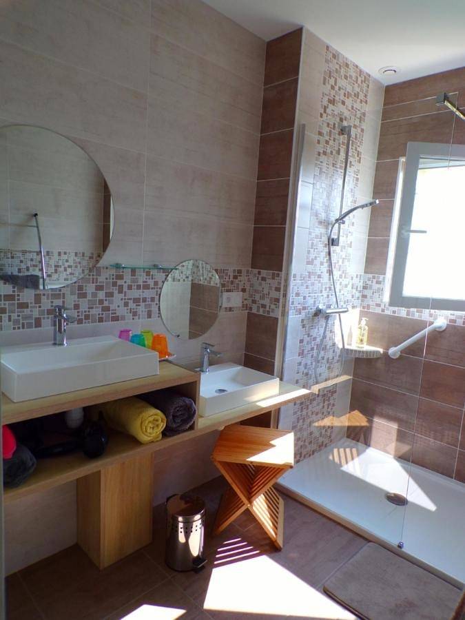 Two-Bedroom Suite in Saint-Paul-en-Pareds, Vallée de la Loire