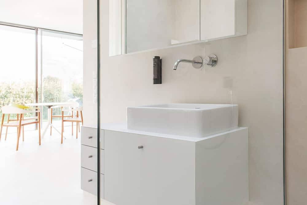 Mirror House North in Oberau-Haslach, Bolzano