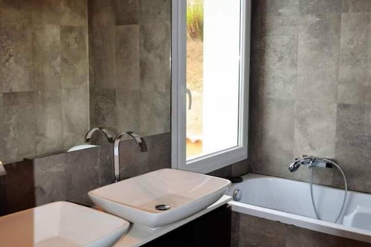 Villa pour 8 personnes, avec balcon, animaux acceptés à Sari-Solenzara