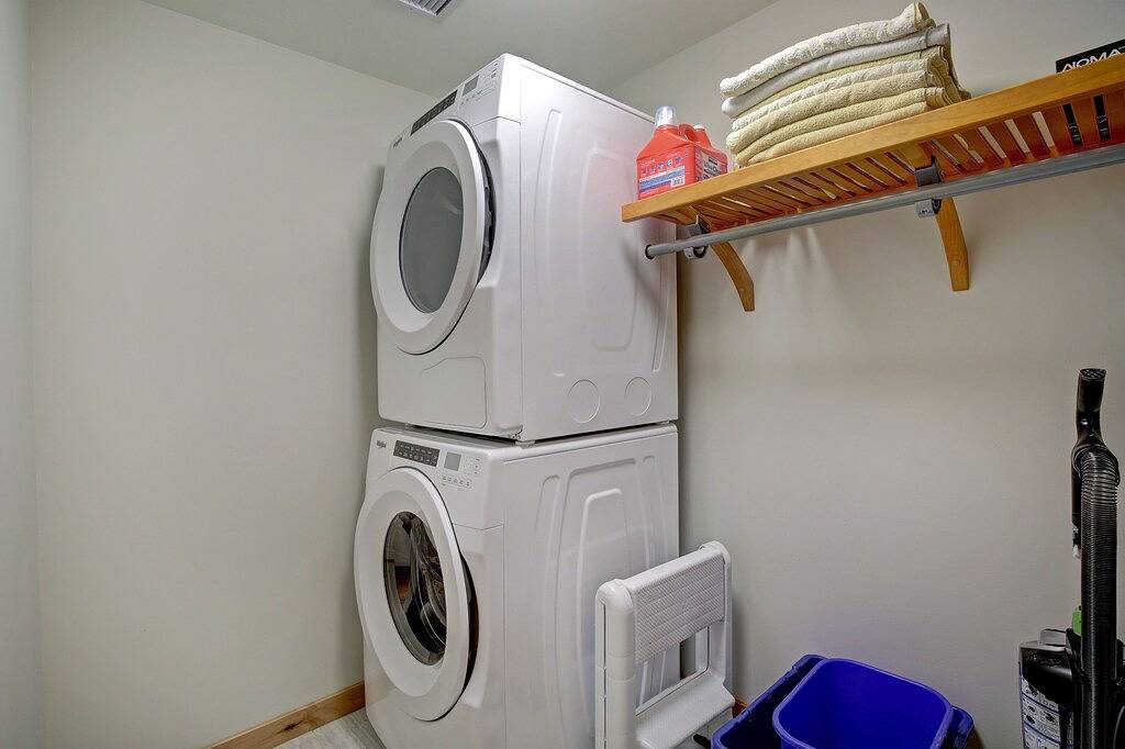 Ganze Wohnung, White Spruce 209 | Palatial Condo + Hot Tub Access in Canmore, Banff-Nationalpark