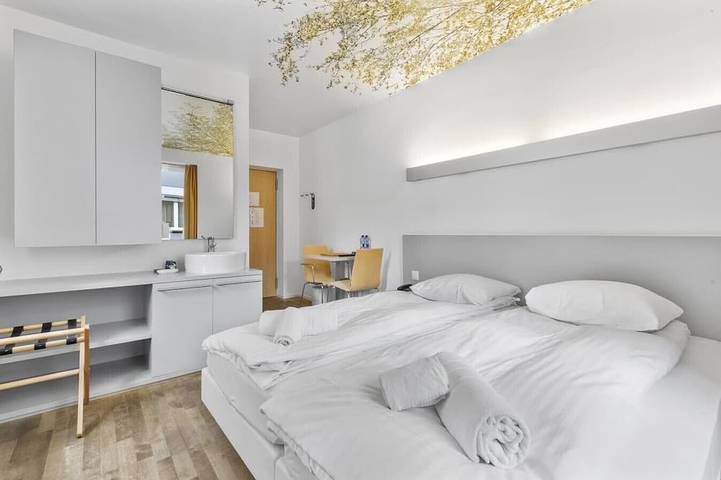 Chaleureuse chambre twin au coeur de Sierre in Sierre, Région de Sion-Sierre