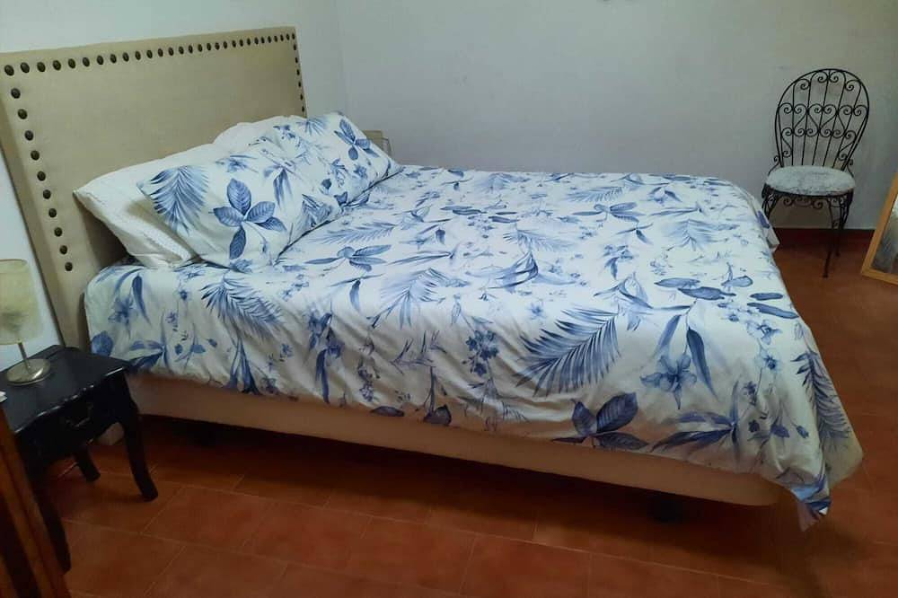 Die Ruhe des Feldes in der Nähe des Strandvergnügens in Moncarapacho, Parque Natural da Ria Formosa