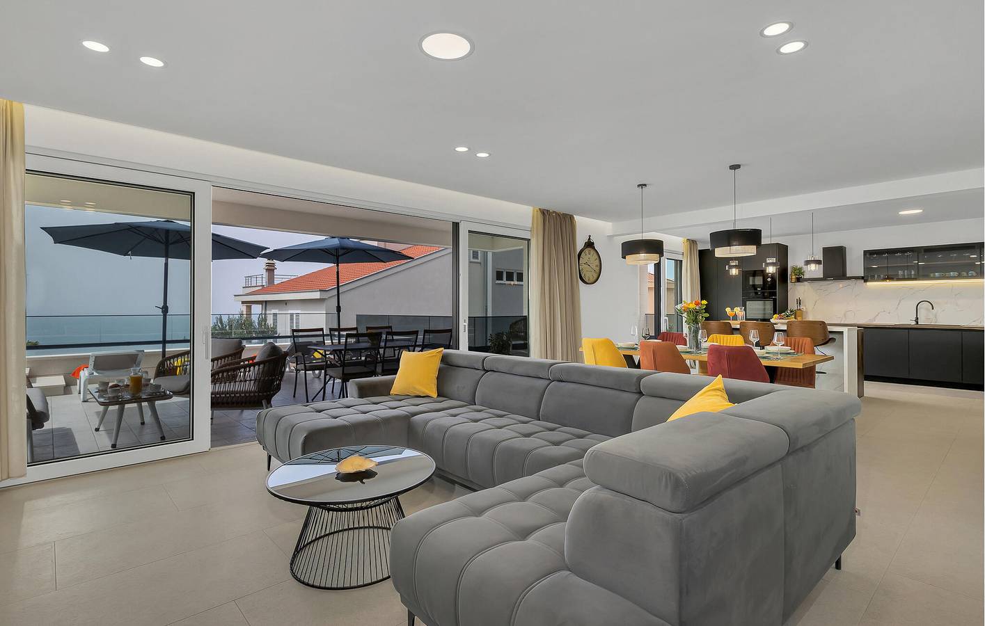 Wunderschöne Ferienwohnung mit Meerblick, Pool und Terrasse in der Nähe von Makarska in Veliko Brdo, Makarska