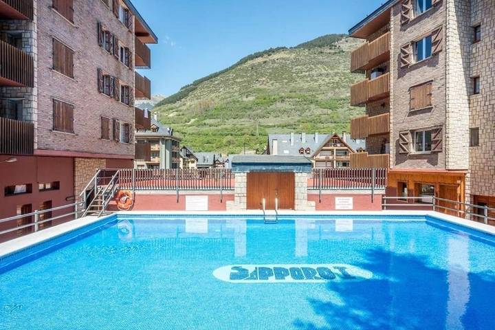 Location de vacances pour 4 personnes, avec Terrasse et Jardin ainsi que Piscine et Sauna à Vielha e Mijaran