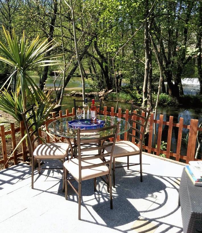 Location de vacances pour 4 personnes, avec vue sur le lac et terrasse dans Rendufe