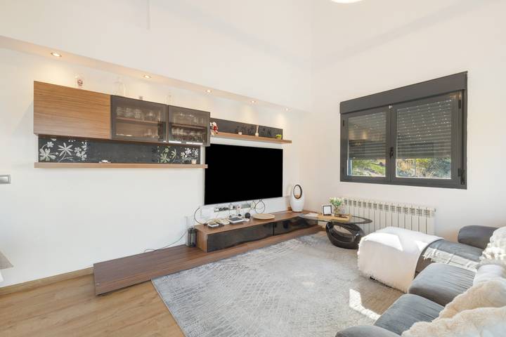 Chalet para 8 personas, con Balcón y Jacuzzi además de Jardín y Vistas al lago en Castilla y León - 4