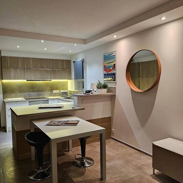 Gîte pour 2 personnes, avec jardin ainsi que terrasse et vue dans Plage Du Capelan Bandol - 4