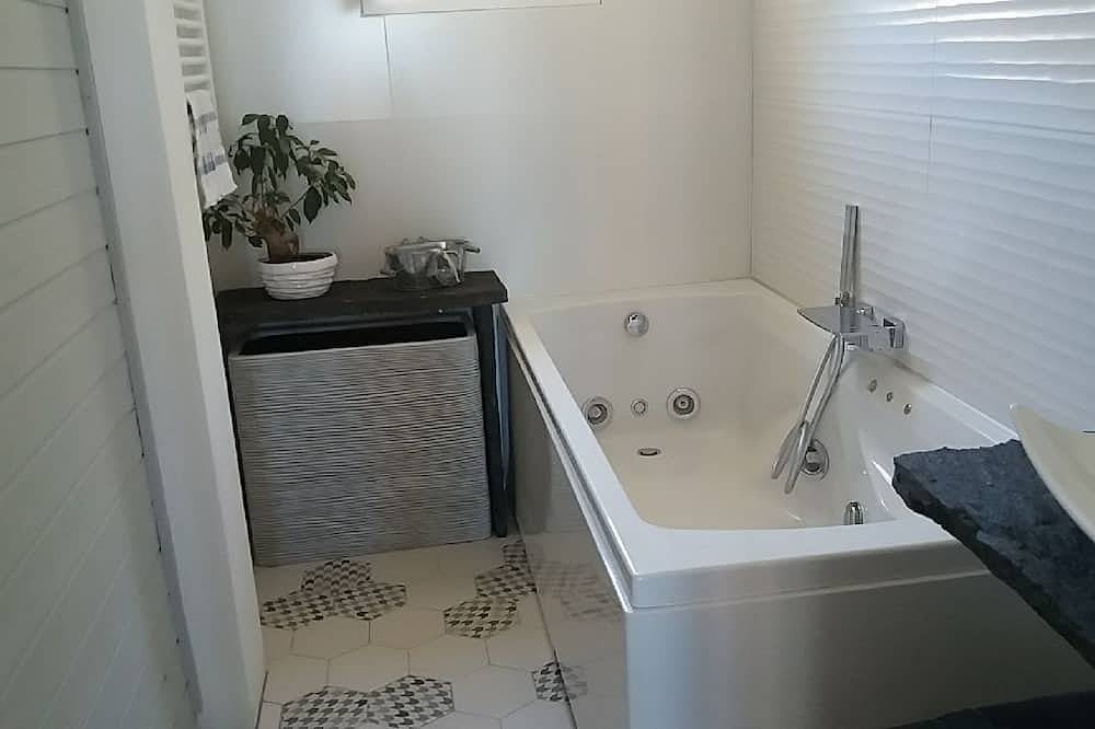 Villa, sea view with swimming pool heated 30 ° in Ensuès-la-Redonne, Mediterranean Coast (France)