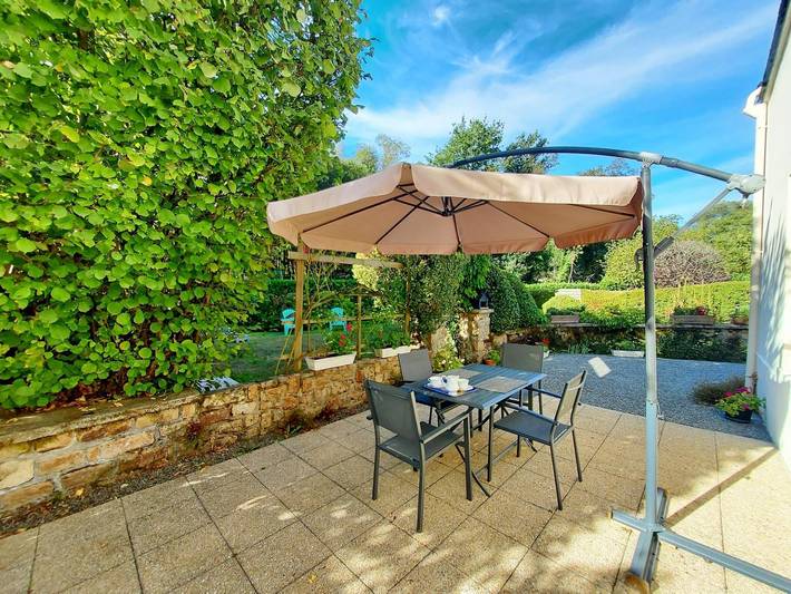 Gîte pour 2 personnes, avec Terrasse ainsi que Jardin et Vue à Ploemel
