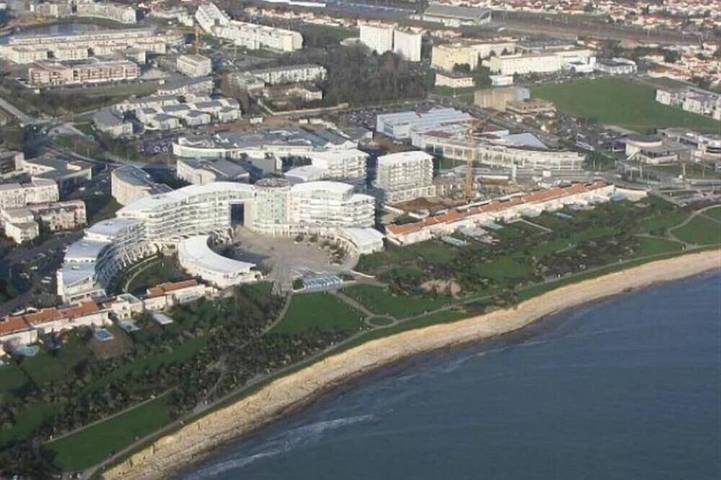 Location de vacances pour 4 personnes, avec terrasse et jardin à La Rochelle
