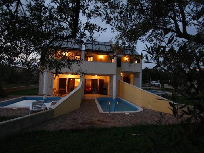 Dom dla 7 osób, z Balkon i Taras oraz Basen w Novigrad