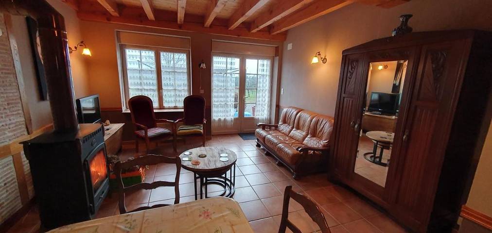 Location de vacances pour 2 personnes, avec terrasse ainsi que vue et jardin, animaux acceptés à La Croisille-sur-Briance - 4