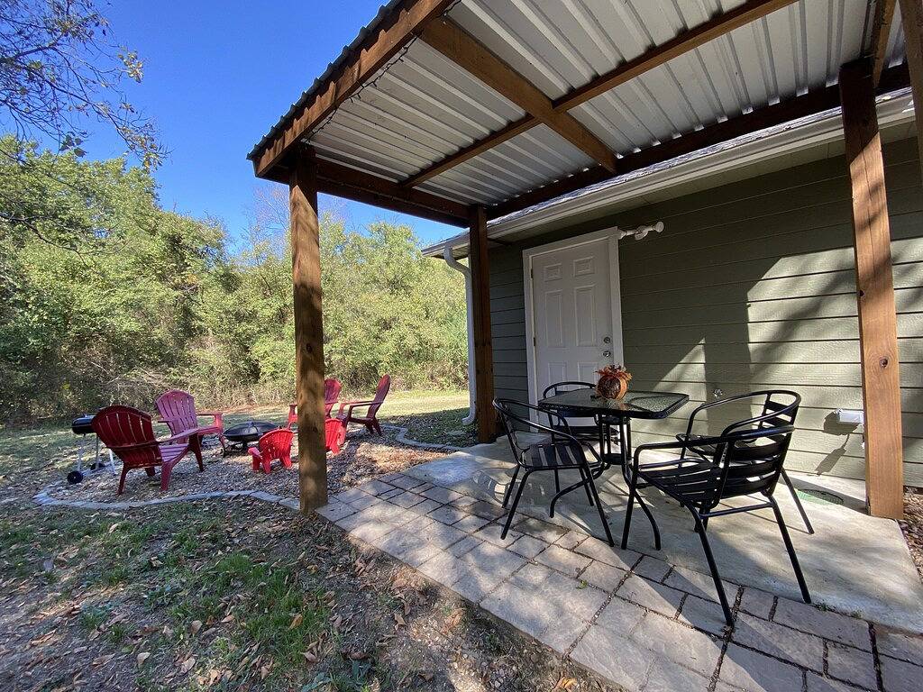 Honey Bee Cottage, ez trailer parking 🔥place, king, paved,🔥pit , Fast Wifi 3tvs in Mena, Ouachita National Forest