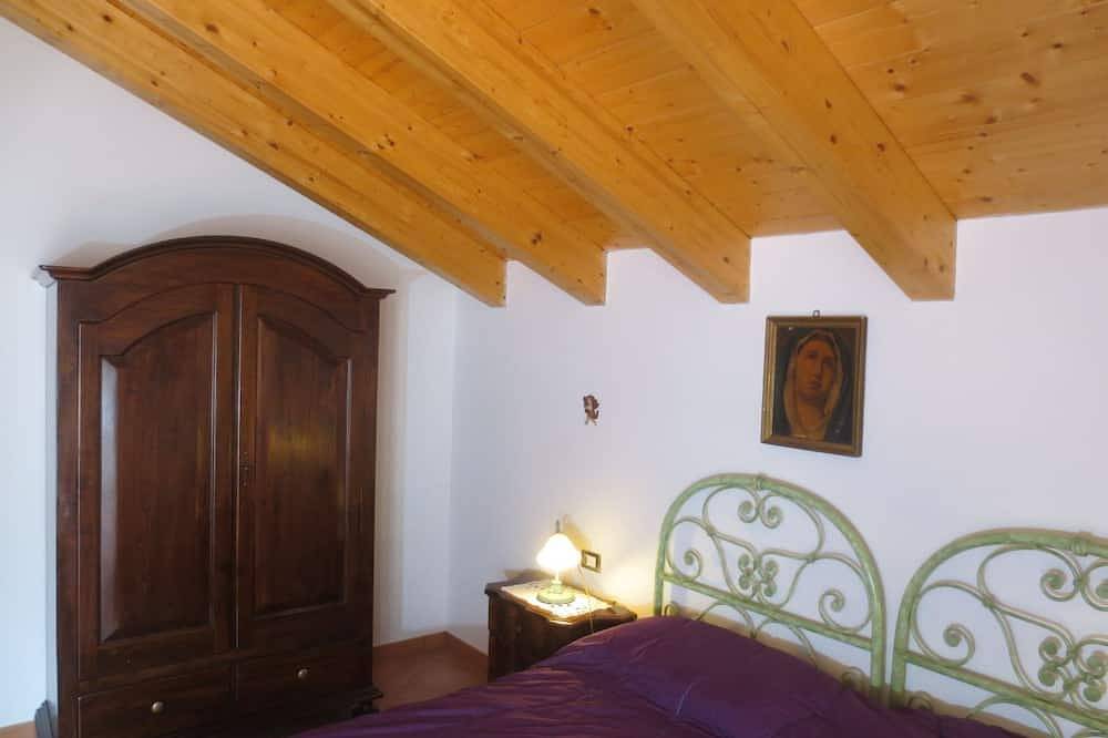 Ganze Wohnung, Geräumiges, Ruhiges, Helles, Strategisches Penthouse Im Zentrum. atemberaubenden Ansichten in Molveno, Brentagruppe