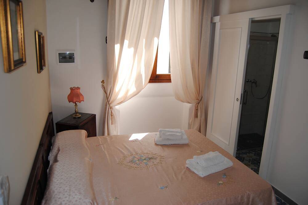 B & b Palazzo Maestro & Corte Maestro rooms in Gallipoli, Gulf of Taranto