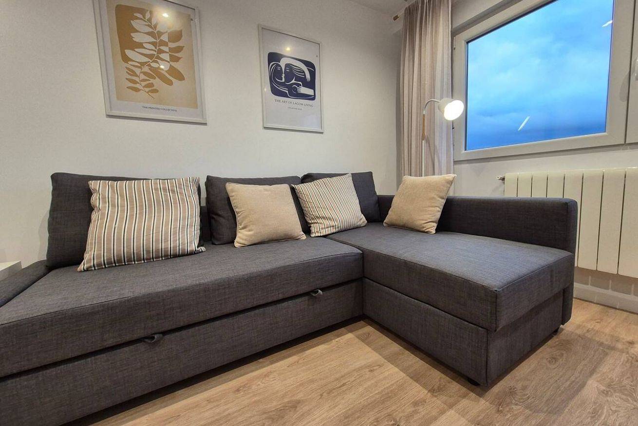 Entire apartment, Cozy Wi-Fi Apt - Full Kitchen & Laundry in Santander, Cantabrian Coast