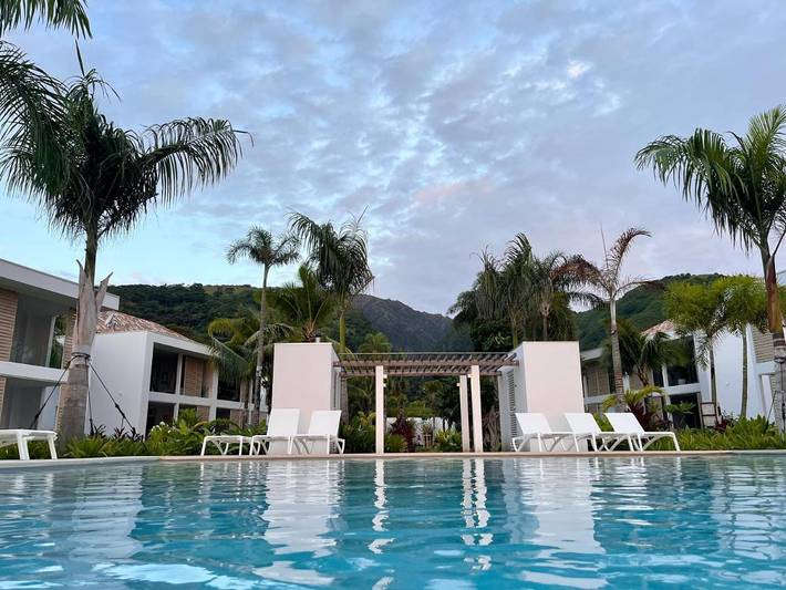 Appartement de vacances pour 4 personnes, avec vue ainsi que jardin et piscine
