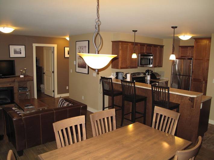 Vacation rental for 4 people, with hot tub and terrace in Kicking Horse