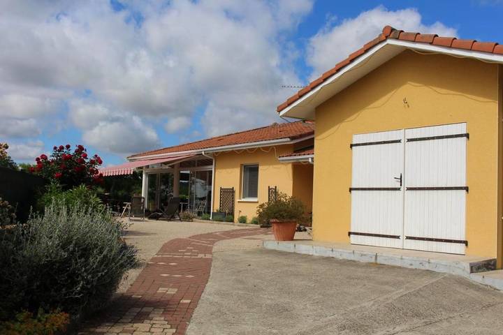 Location de vacances pour 2 personnes, avec Terrasse ainsi que Jardin et Vue à Barcelonne-du-Gers