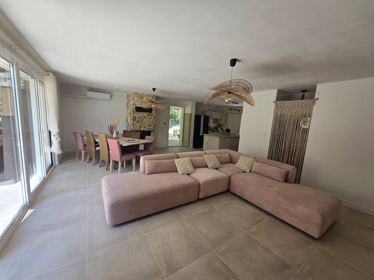 Villa 'House 20' with Shared Pool, Wi-Fi and Air Conditioning in Auriol, Mediterranean Coast (France)
